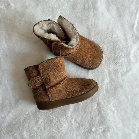 Ugg Boots Toddler Size 4/5 - Picture 6 of 11